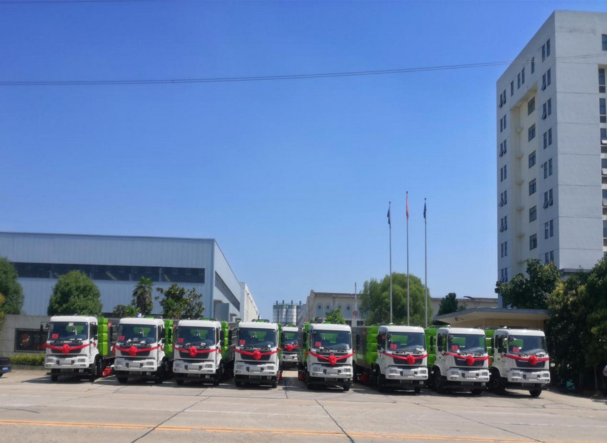 信陽市淮濱縣環(huán)境保護局鄉(xiāng)鎮(zhèn)洗掃車采購項目發(fā)車
